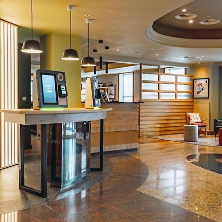 B&B Hotel London Heathrow สลาว ภายนอก รูปภาพ