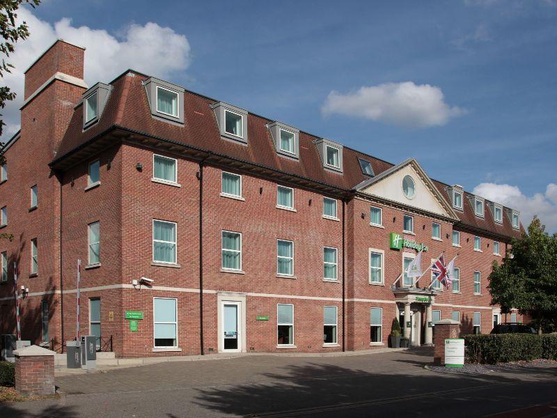 B&B Hotel London Heathrow สลาว ภายนอก รูปภาพ