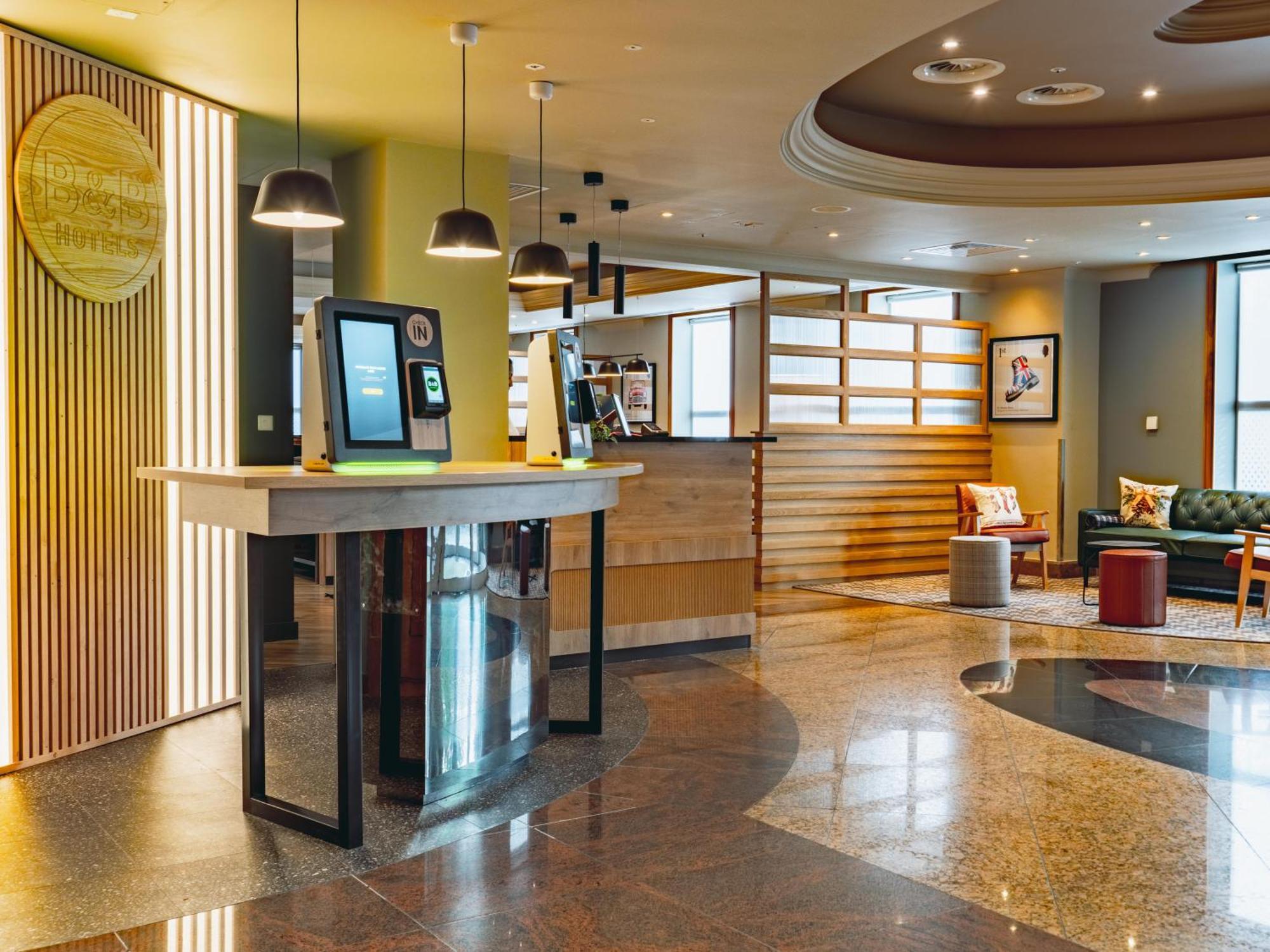 B&B Hotel London Heathrow สลาว ภายนอก รูปภาพ