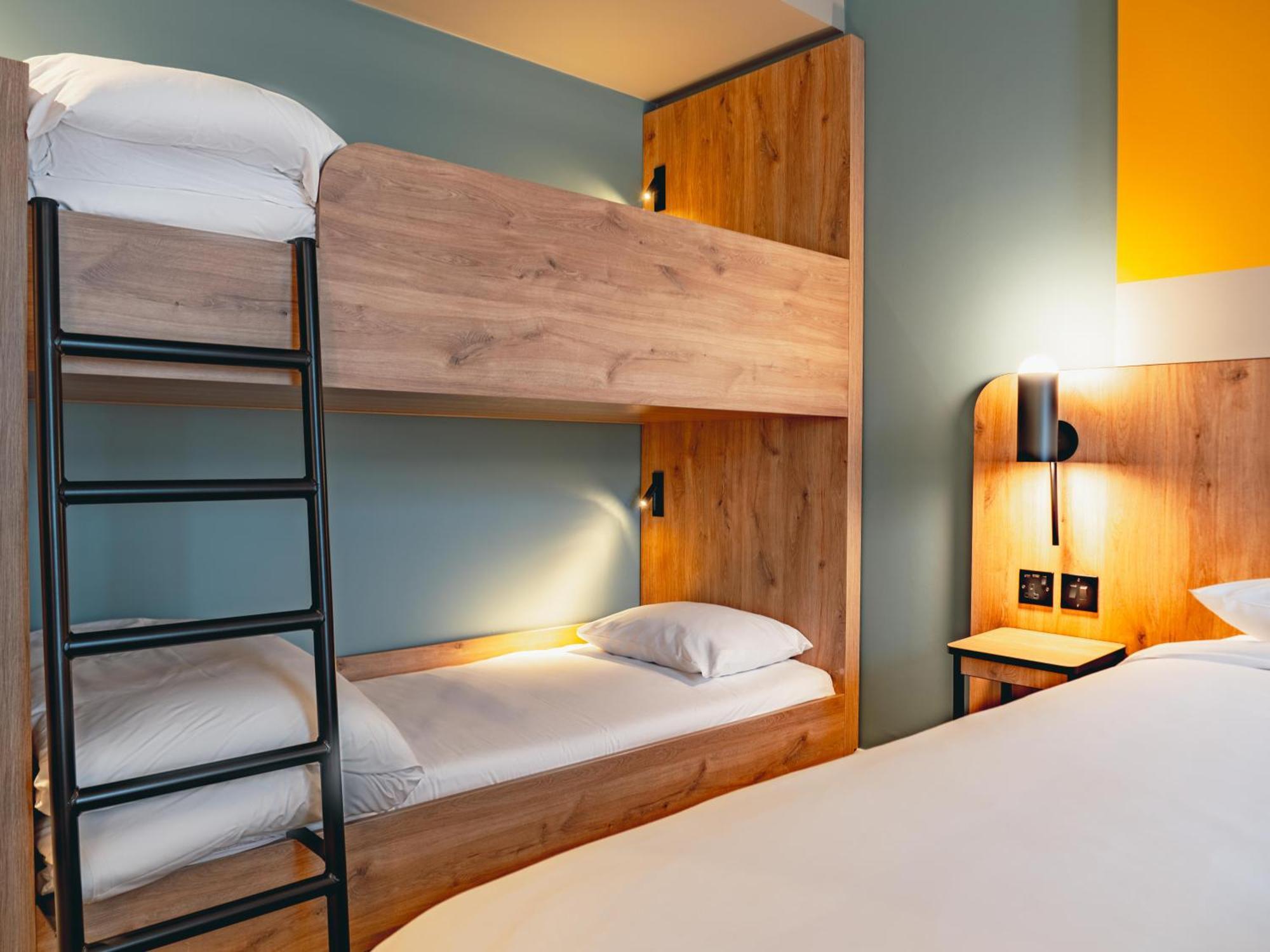B&B Hotel London Heathrow สลาว ภายนอก รูปภาพ