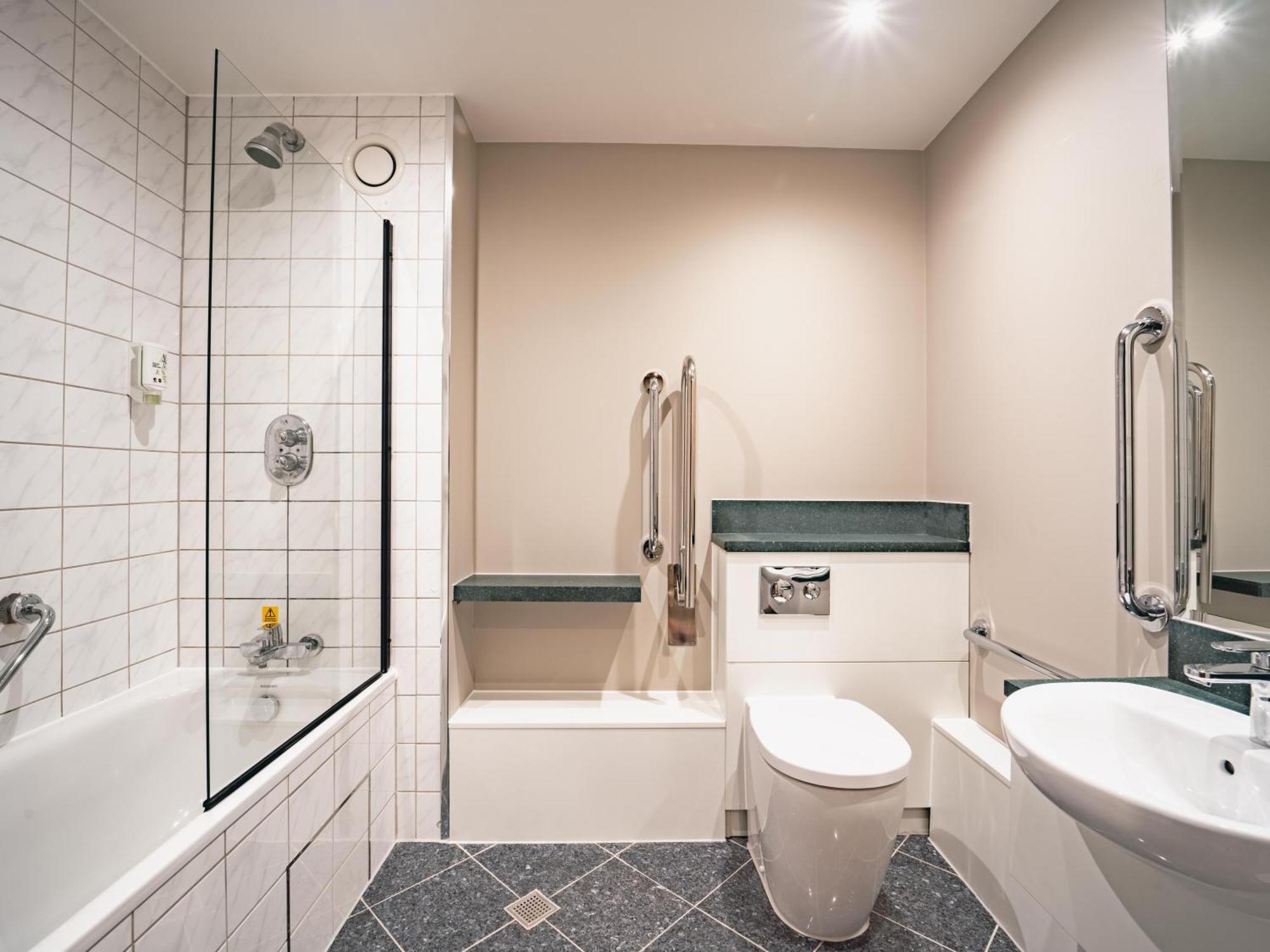B&B Hotel London Heathrow สลาว ภายนอก รูปภาพ