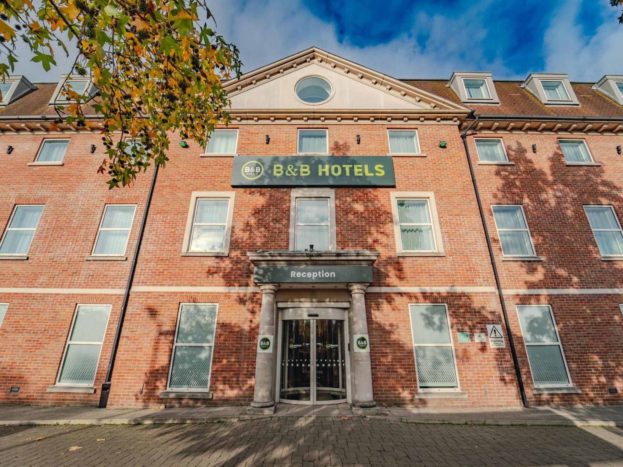 B&B Hotel London Heathrow สลาว ภายนอก รูปภาพ