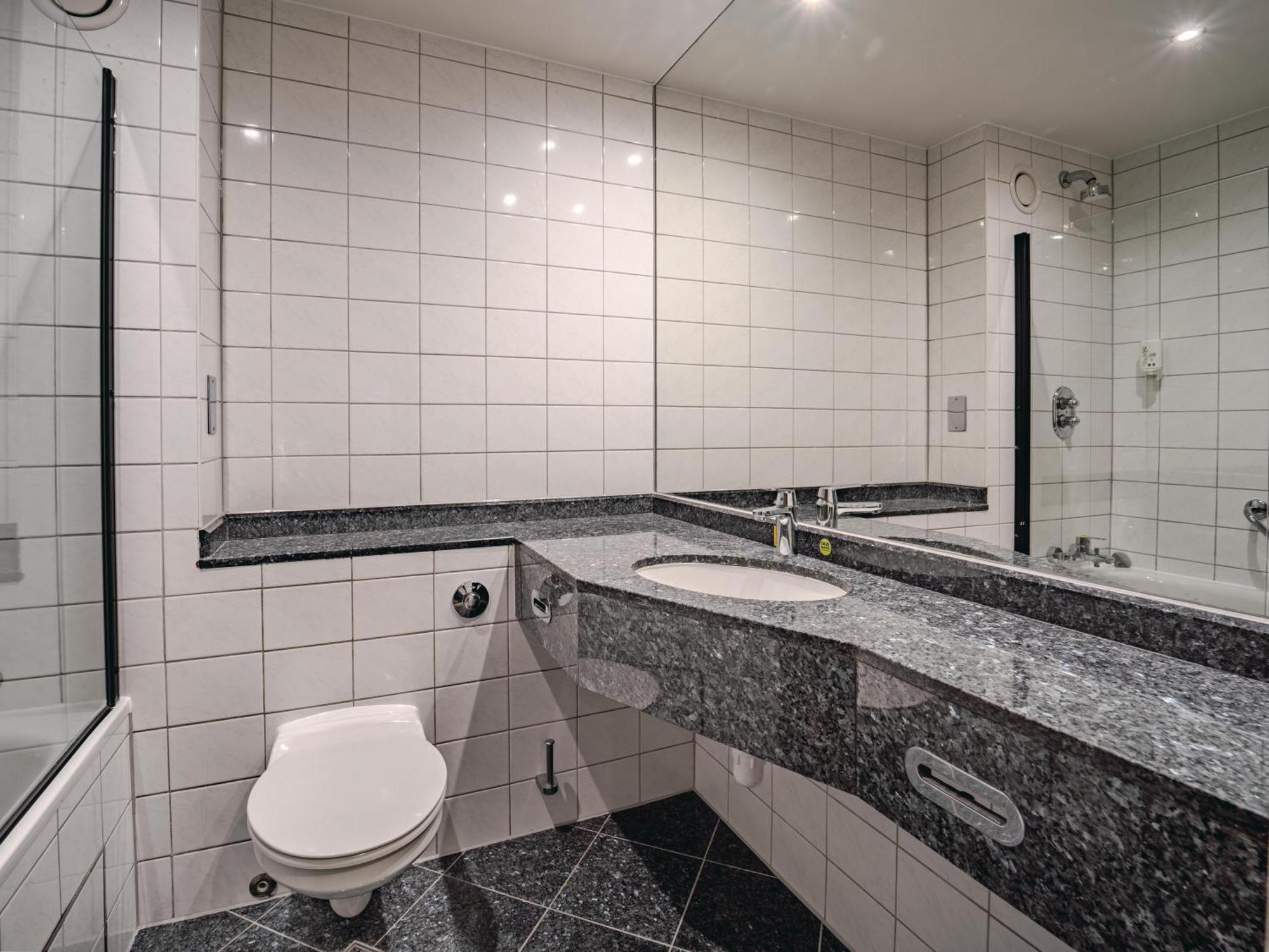 B&B Hotel London Heathrow สลาว ภายนอก รูปภาพ