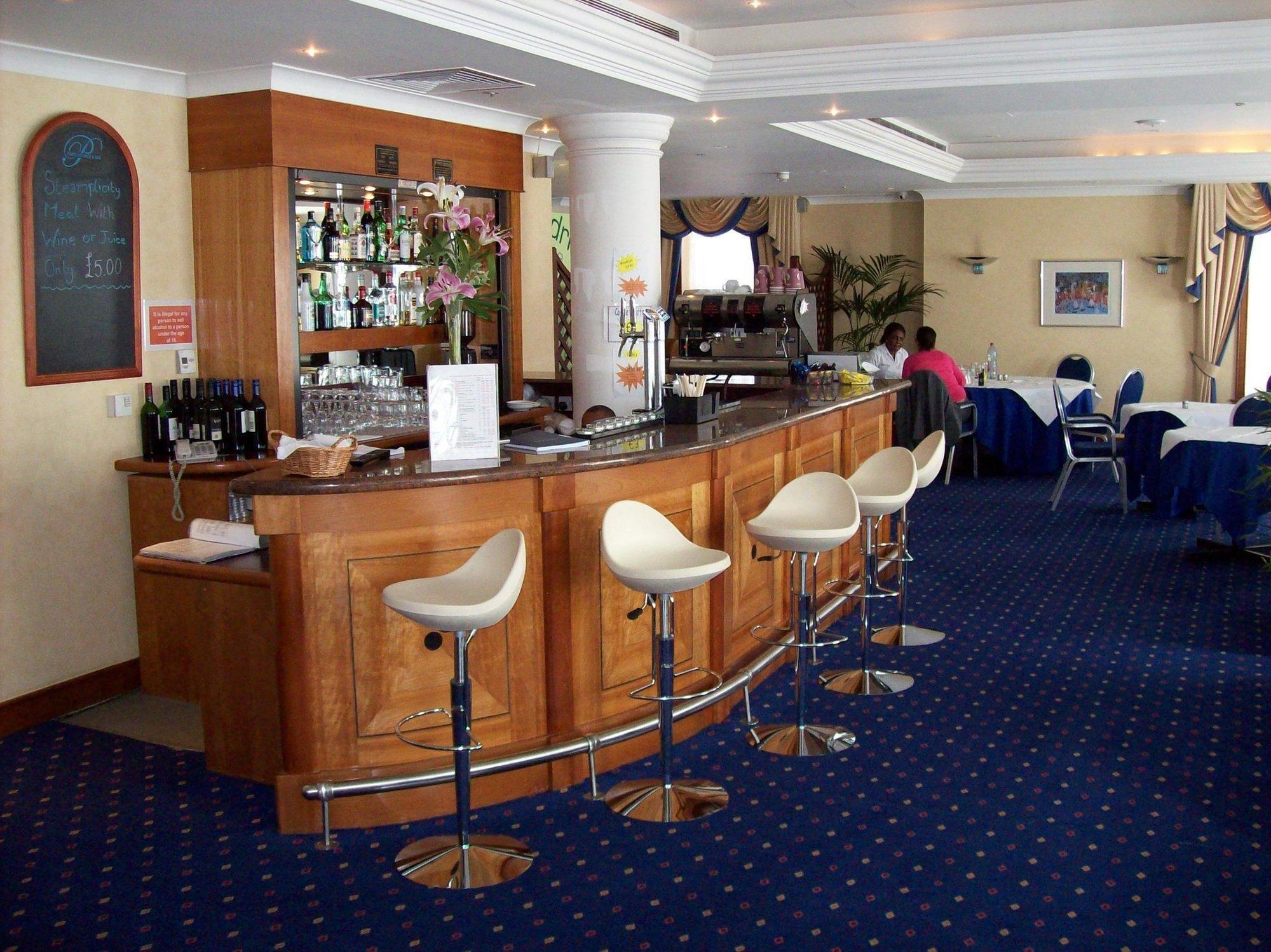 B&B Hotel London Heathrow สลาว ภายนอก รูปภาพ