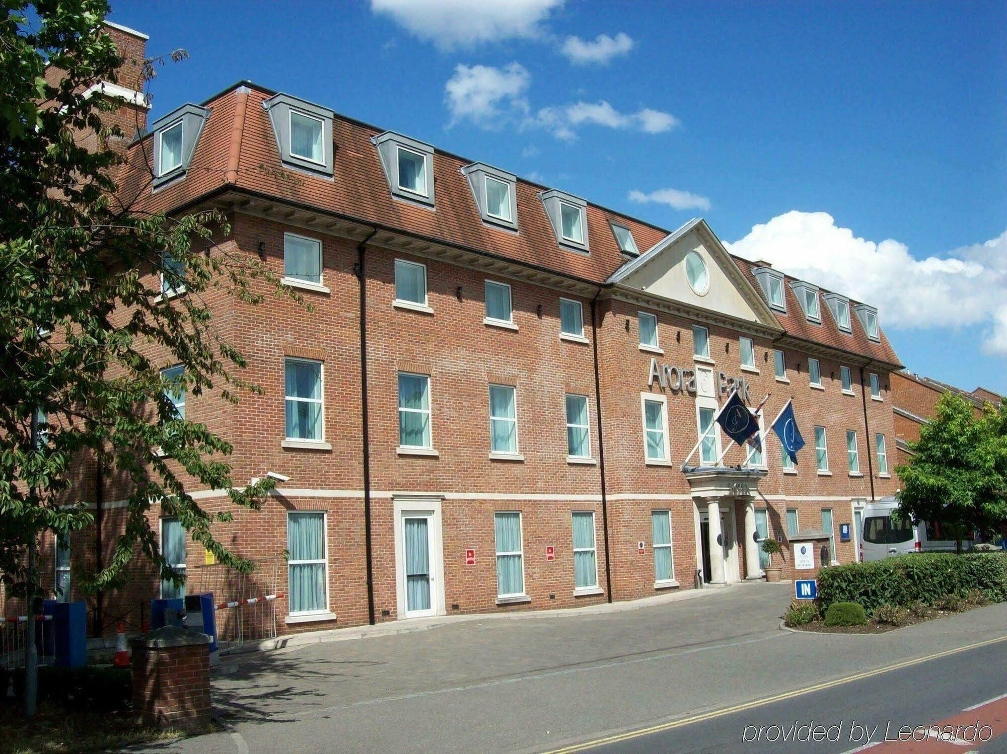 B&B Hotel London Heathrow สลาว ภายนอก รูปภาพ
