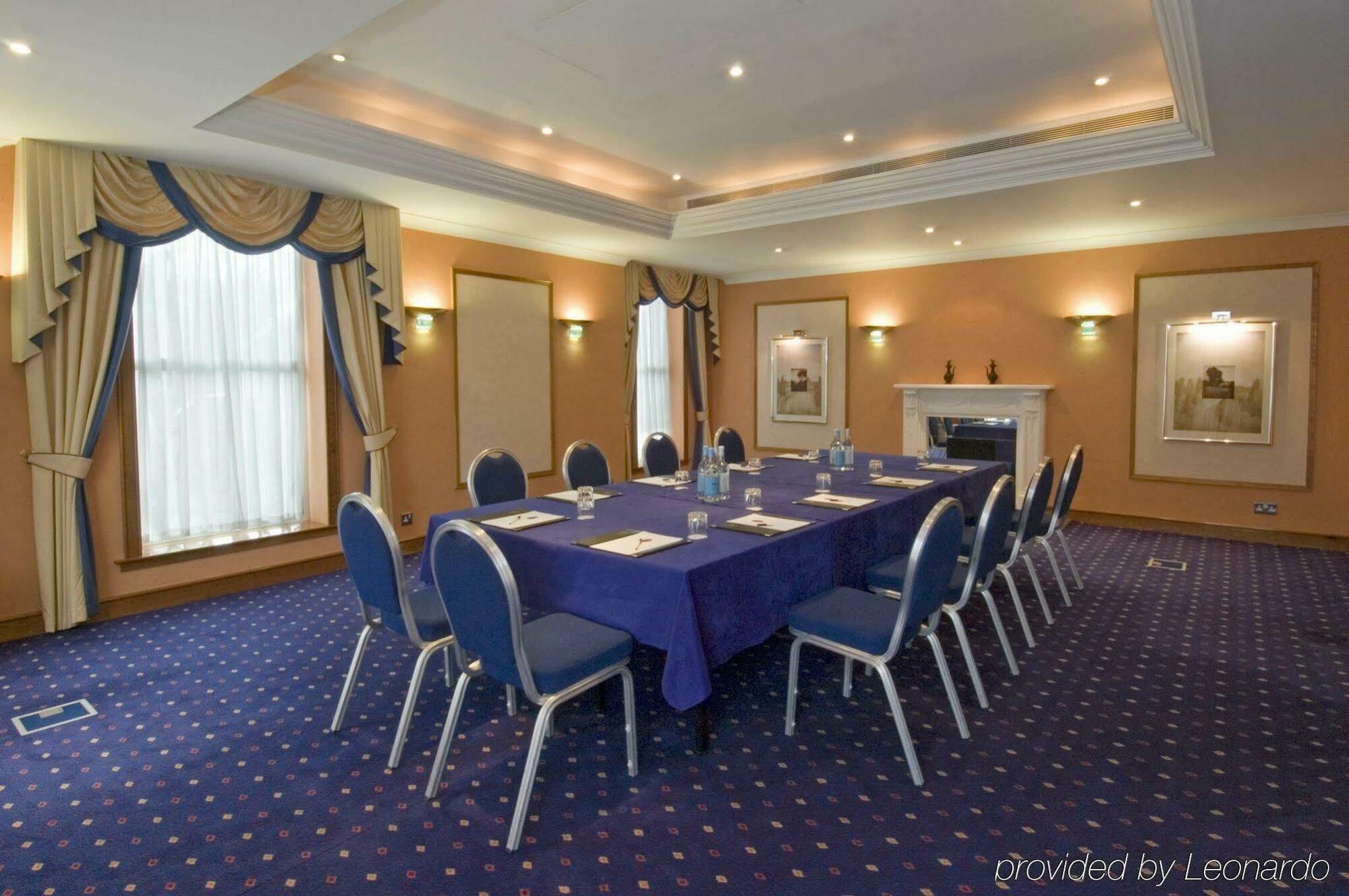 B&B Hotel London Heathrow สลาว ภายนอก รูปภาพ